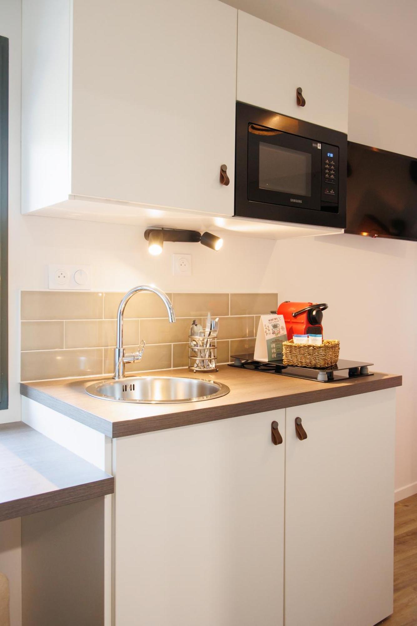 Appart'Hotel Le Corot - Acces Autonome - Saint-Junien Centre Zewnętrze zdjęcie