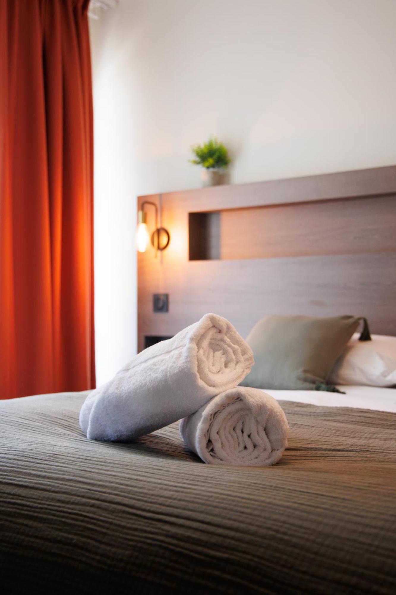 Appart'Hotel Le Corot - Acces Autonome - Saint-Junien Centre Zewnętrze zdjęcie