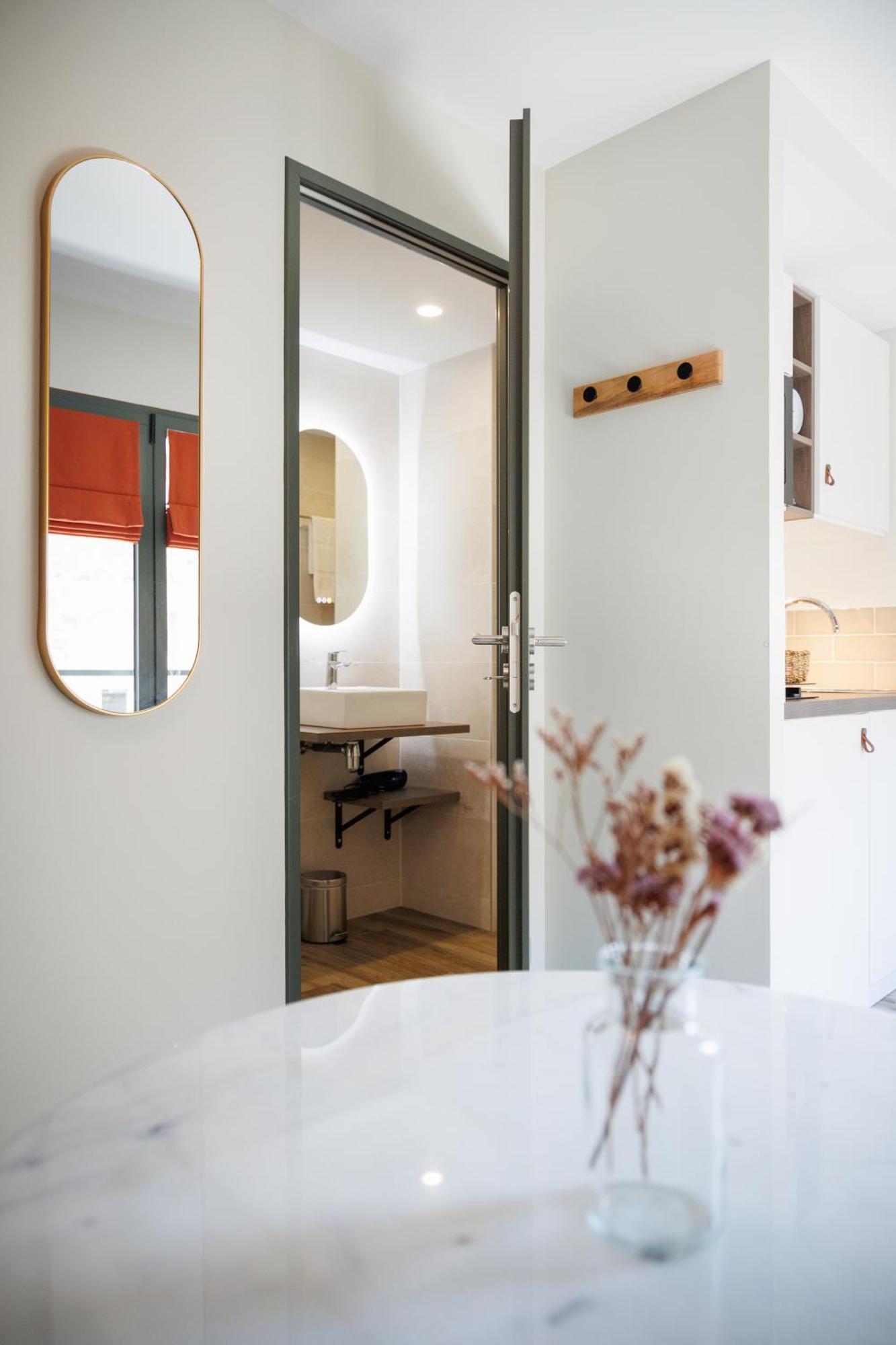 Appart'Hotel Le Corot - Acces Autonome - Saint-Junien Centre Zewnętrze zdjęcie