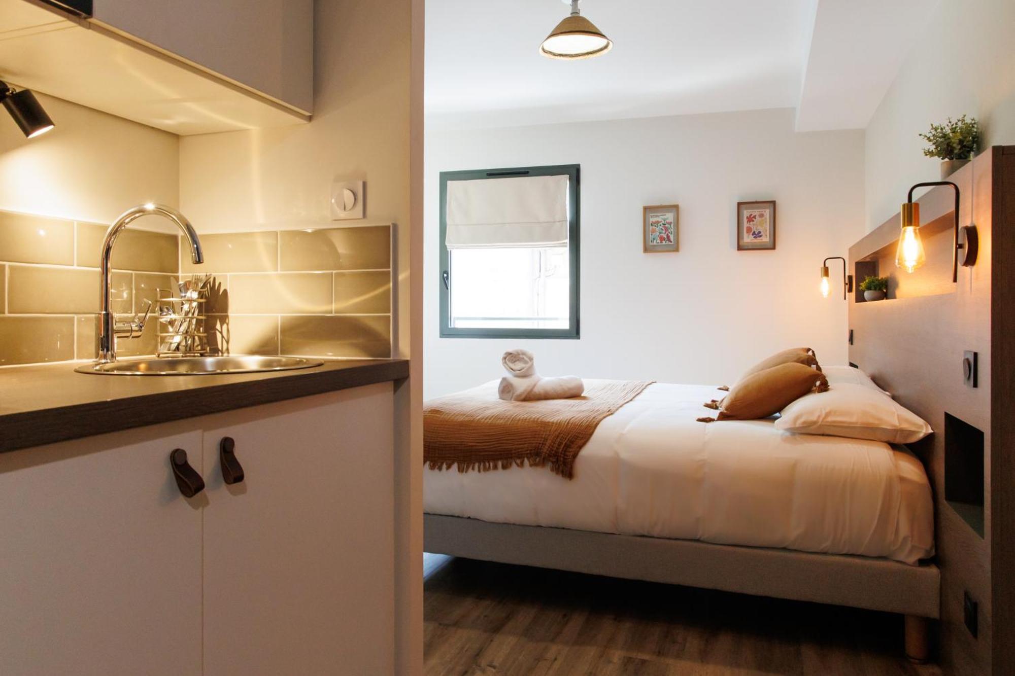 Appart'Hotel Le Corot - Acces Autonome - Saint-Junien Centre Zewnętrze zdjęcie
