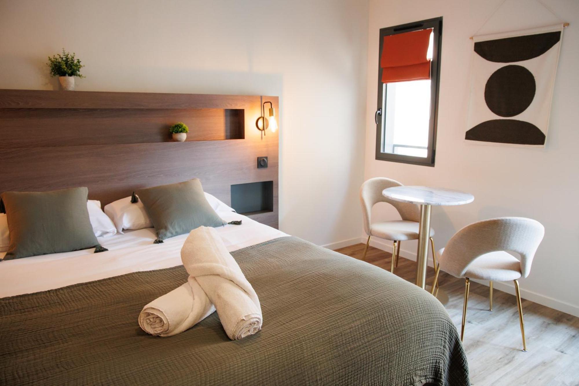 Appart'Hotel Le Corot - Acces Autonome - Saint-Junien Centre Zewnętrze zdjęcie