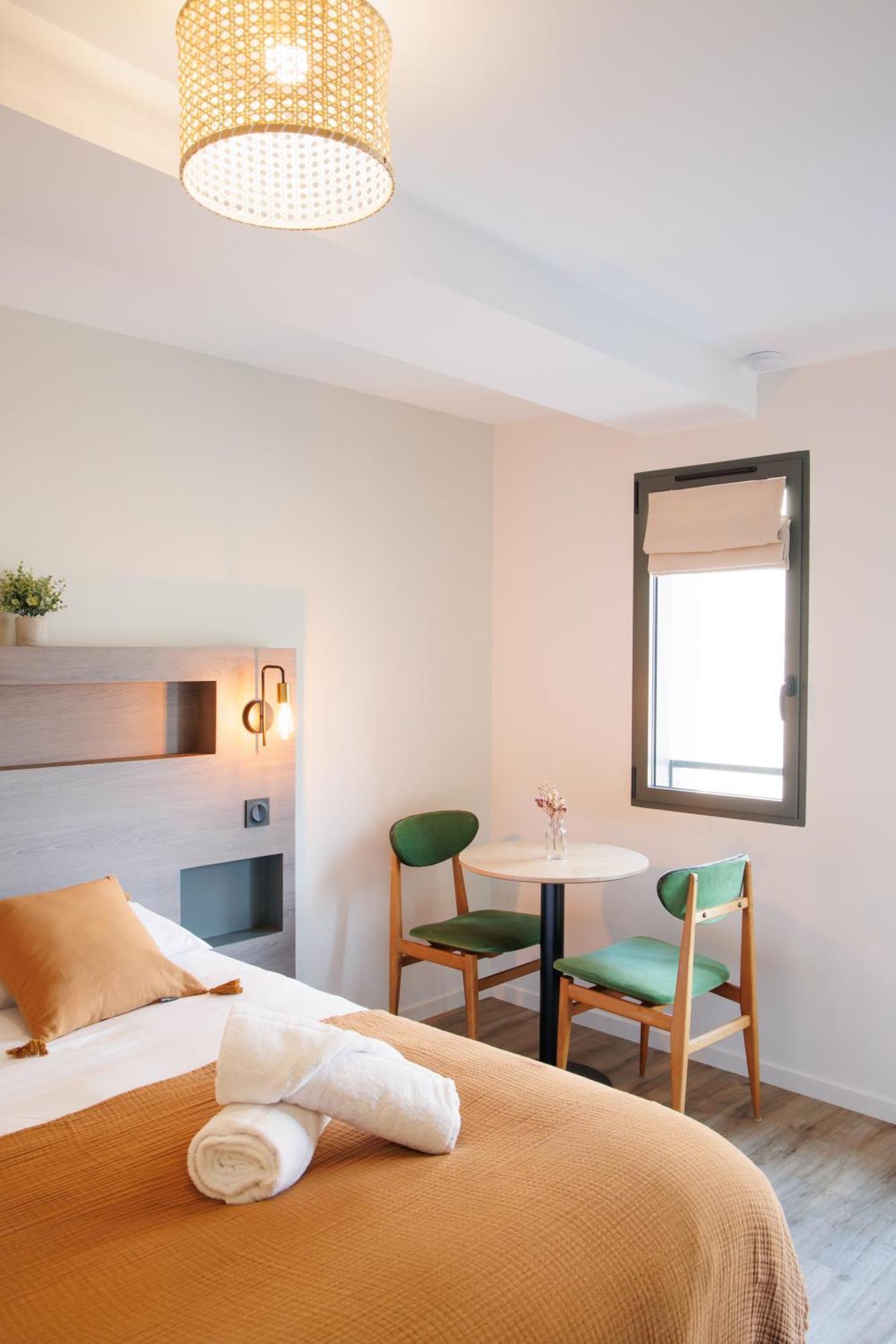 Appart'Hotel Le Corot - Acces Autonome - Saint-Junien Centre Zewnętrze zdjęcie