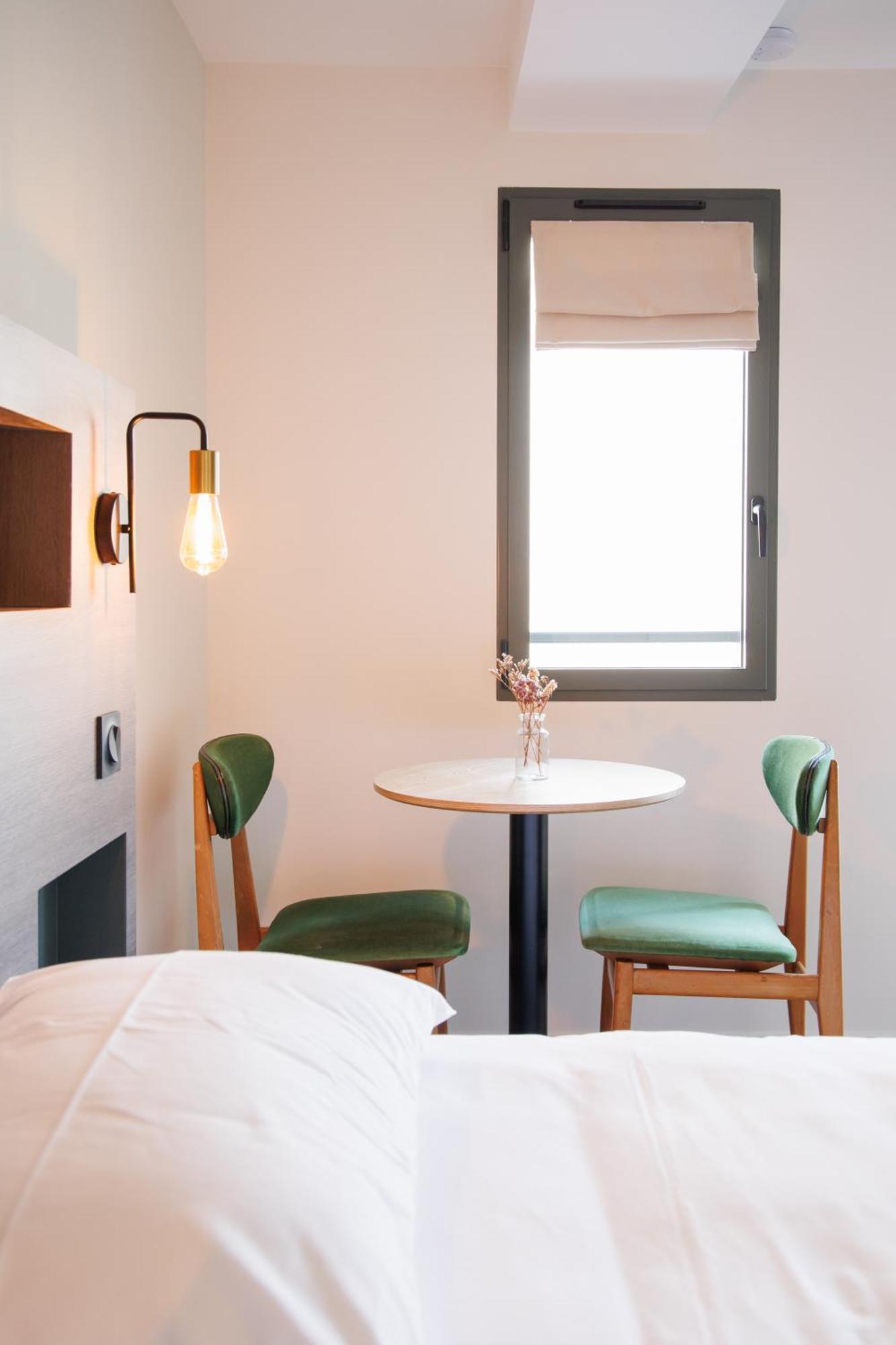Appart'Hotel Le Corot - Acces Autonome - Saint-Junien Centre Zewnętrze zdjęcie