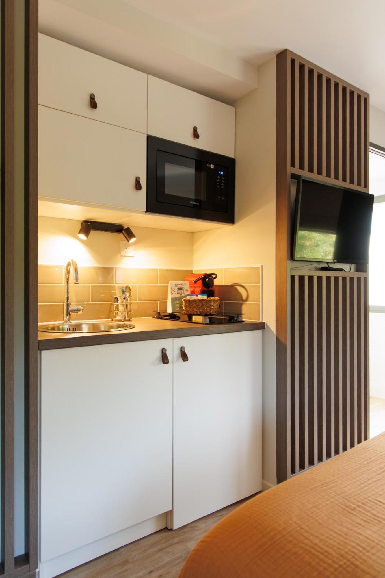 Appart'Hotel Le Corot - Acces Autonome - Saint-Junien Centre Zewnętrze zdjęcie