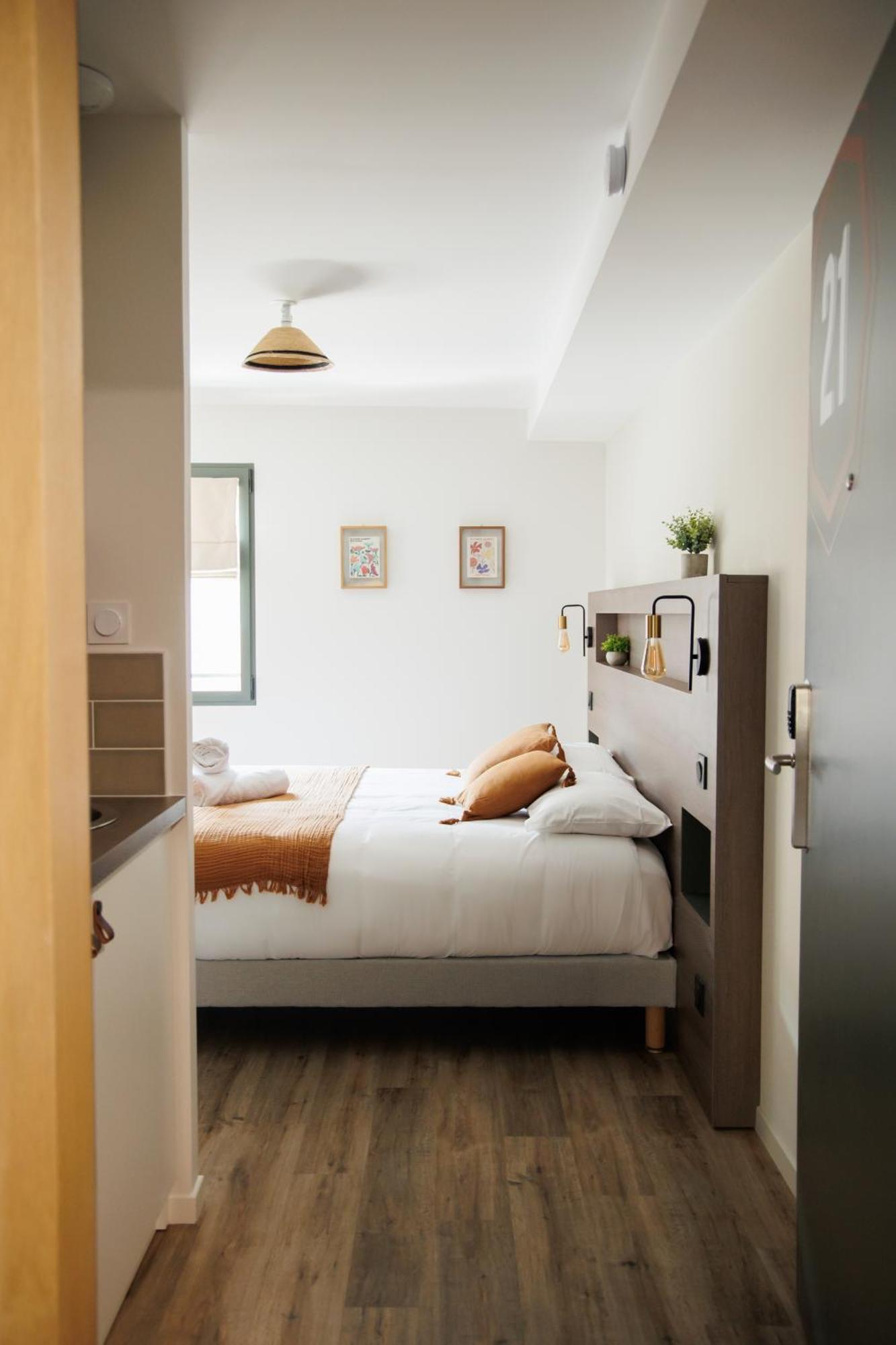 Appart'Hotel Le Corot - Acces Autonome - Saint-Junien Centre Zewnętrze zdjęcie