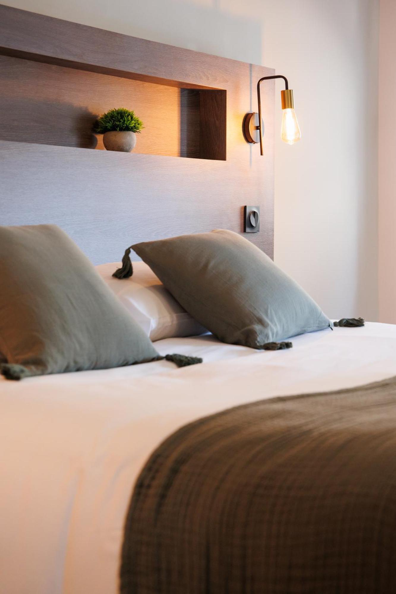 Appart'Hotel Le Corot - Acces Autonome - Saint-Junien Centre Zewnętrze zdjęcie