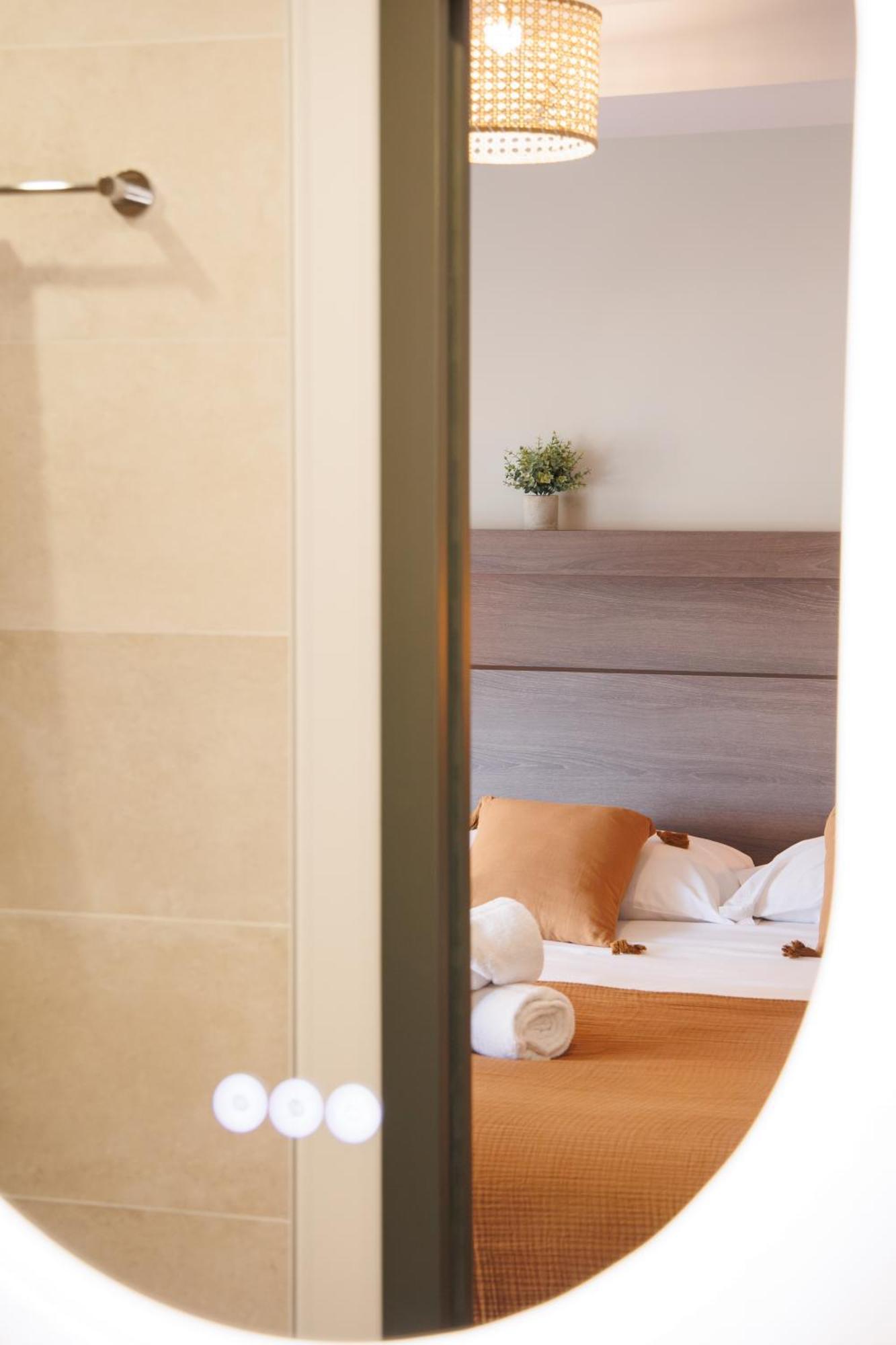 Appart'Hotel Le Corot - Acces Autonome - Saint-Junien Centre Zewnętrze zdjęcie