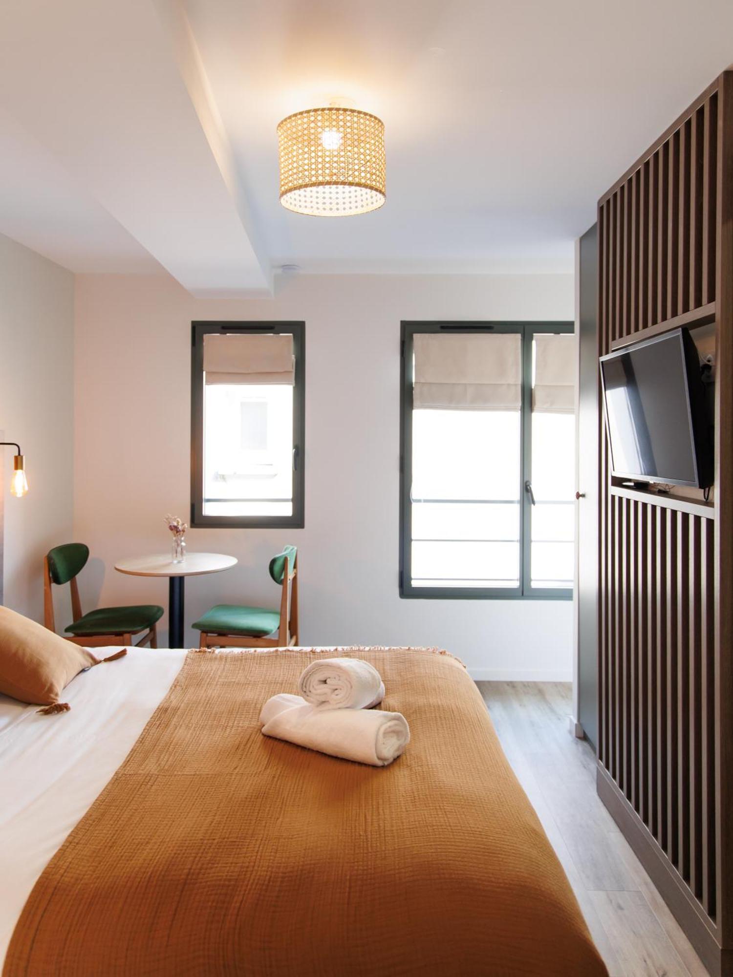 Appart'Hotel Le Corot - Acces Autonome - Saint-Junien Centre Zewnętrze zdjęcie