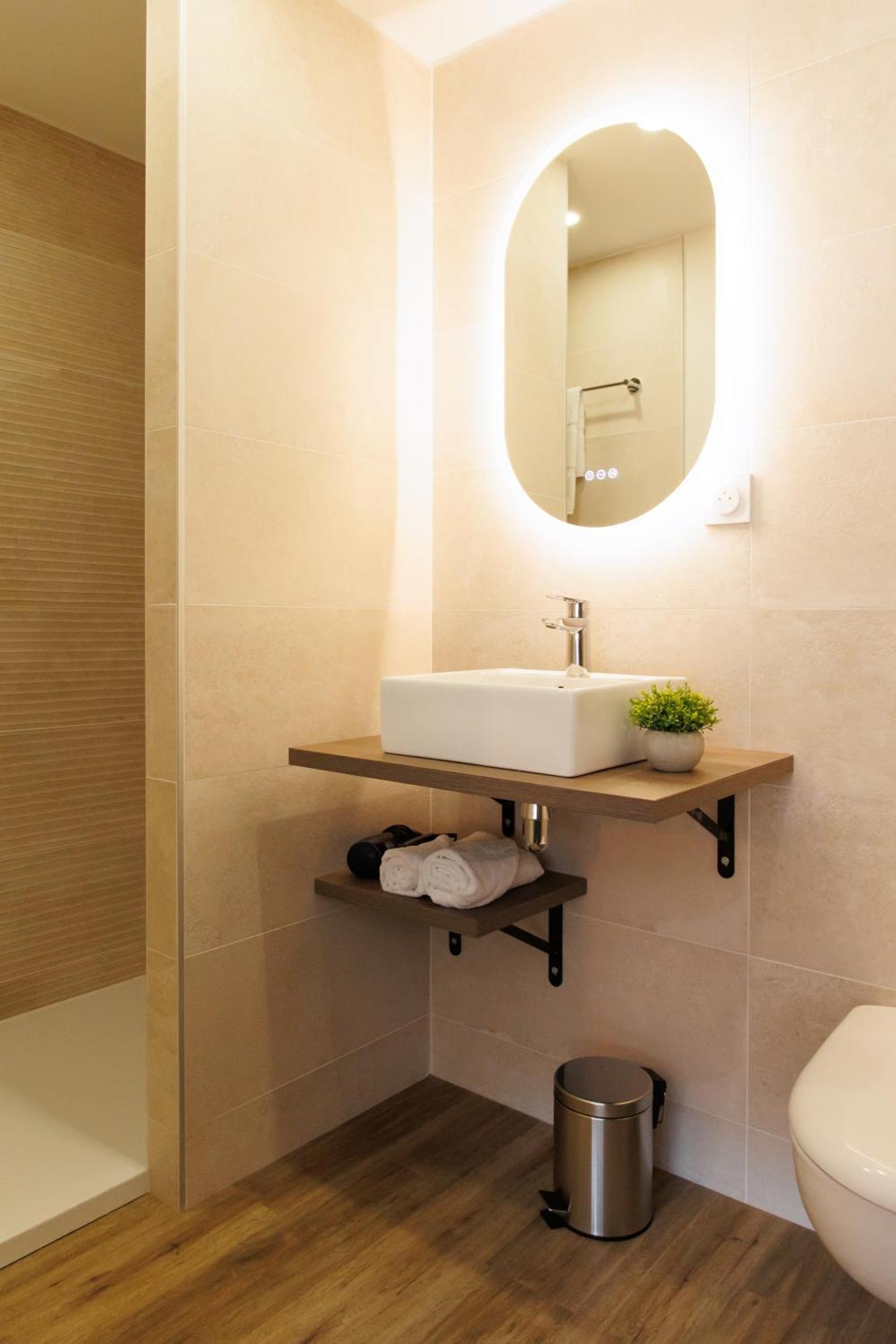 Appart'Hotel Le Corot - Acces Autonome - Saint-Junien Centre Zewnętrze zdjęcie