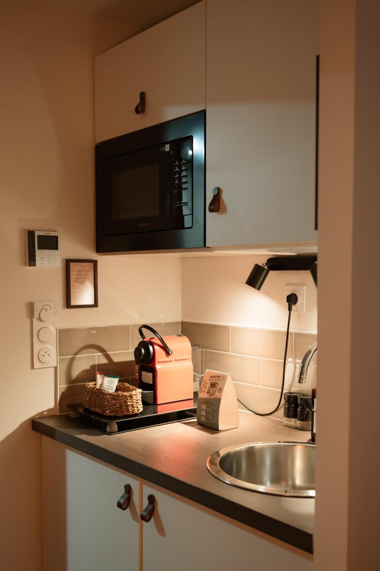 Appart'Hotel Le Corot - Acces Autonome - Saint-Junien Centre Zewnętrze zdjęcie